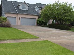 10554 Muirfield Dr, Naperville, IL 60564