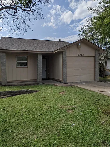 2223 Crosscoach Ln Photo 1