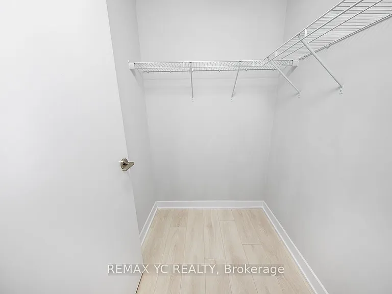 2221 Yonge St #1201 — Photo 12