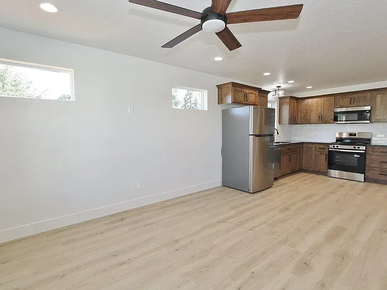 1115 S Commercial Ave #1 — Photo 6