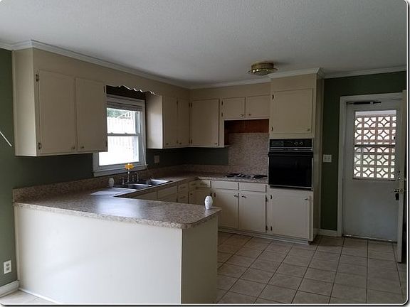 3rd image of 2617 Sherry Ln