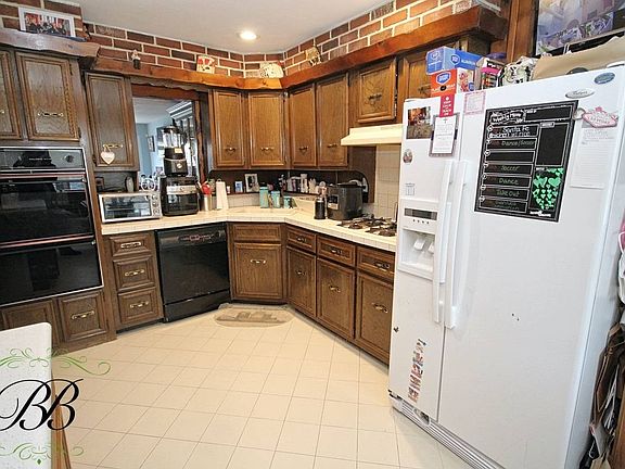 3rd image of 2453 E 72nd St