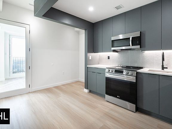 3rd image of 931 Carroll St #409