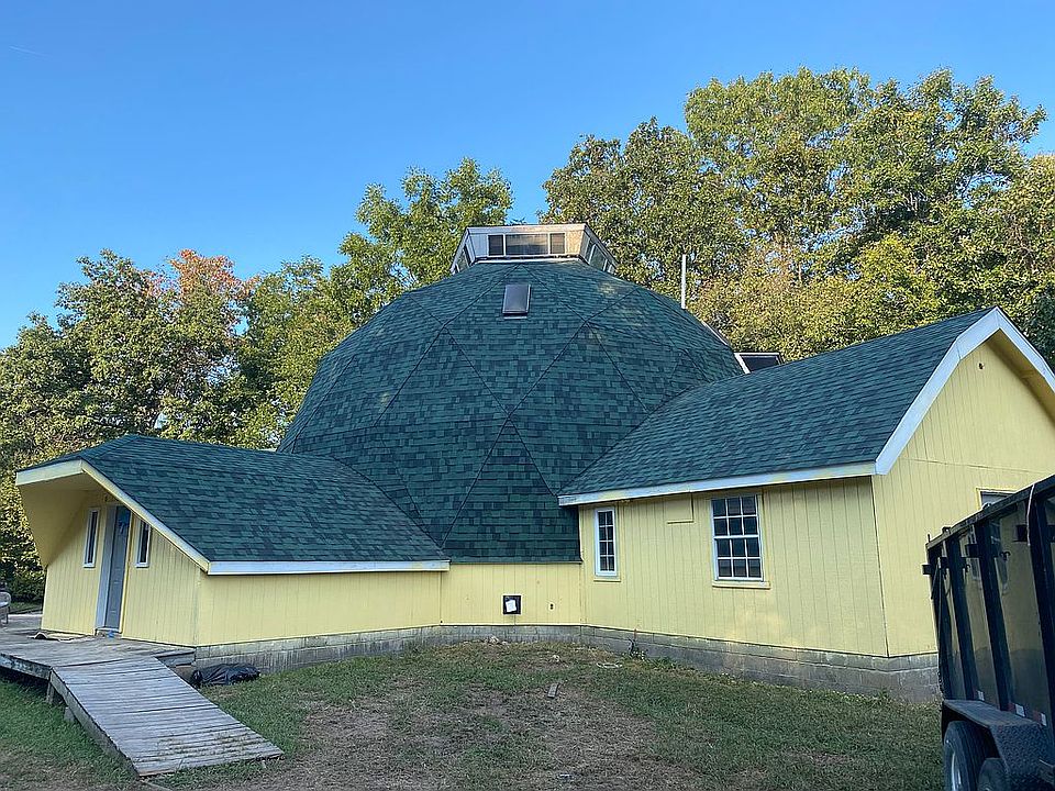 2nd image of 158 S Beaver Springs Rd W