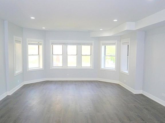 2nd image of 6532 N Francisco Ave APT 3