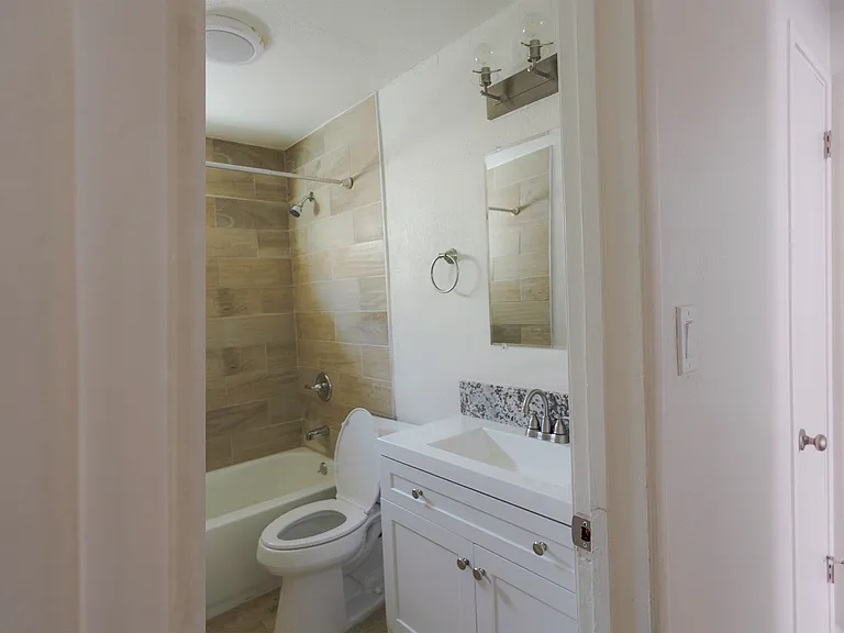 3333 W St #5 — Photo 7
