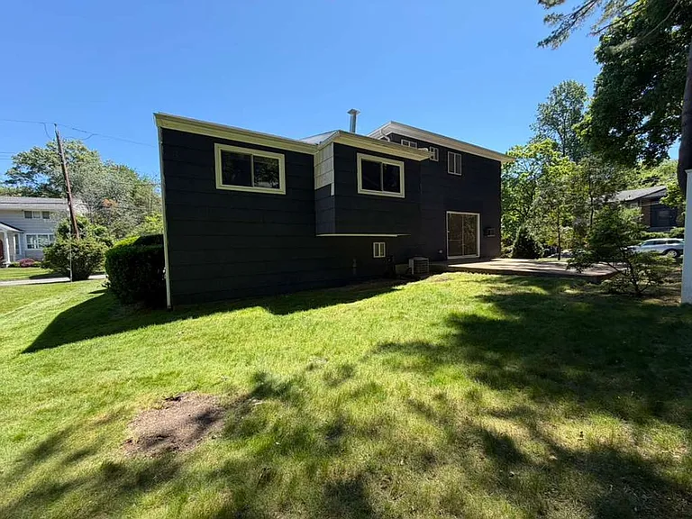 4 Greentree Dr — Photo 18
