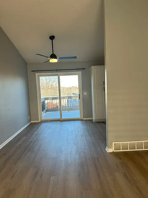 3 bed, 1422 sqft, $2,100 — Photo 3