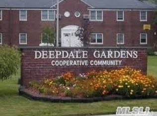 6115 255th St, Little Neck, NY 11362