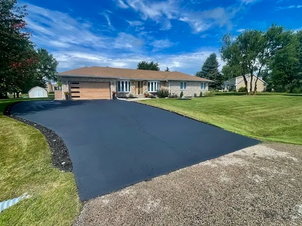 13N568 Gunpowder Ln, Elgin, IL 60124