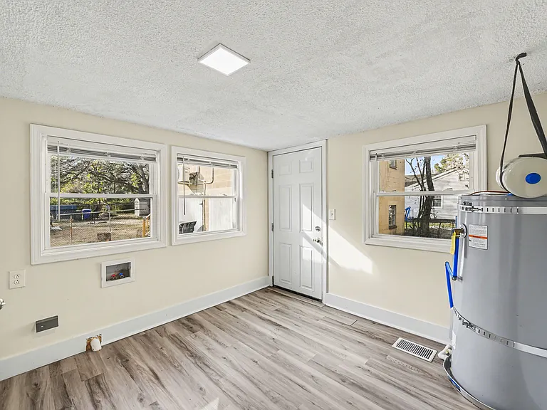 Laundry room (washer/dryer hookups only)