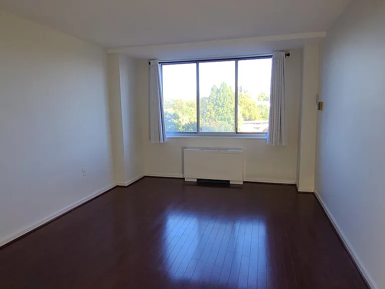 10401 Grosvenor Pl #518 — Photo 17