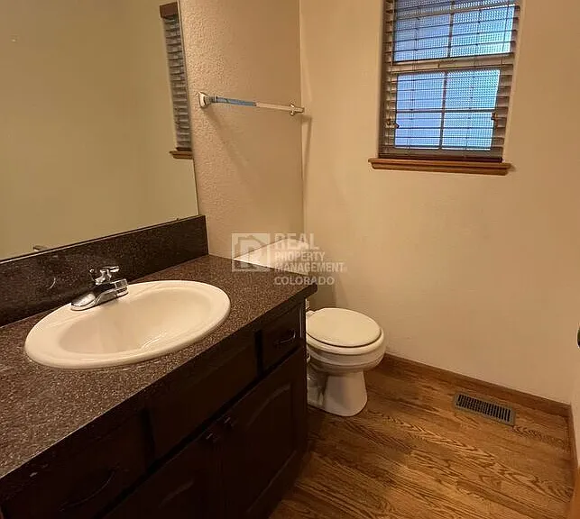 2511 Glendale Ct — Photo 10