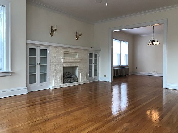 4th image of 2336 W Melrose St APT 2
