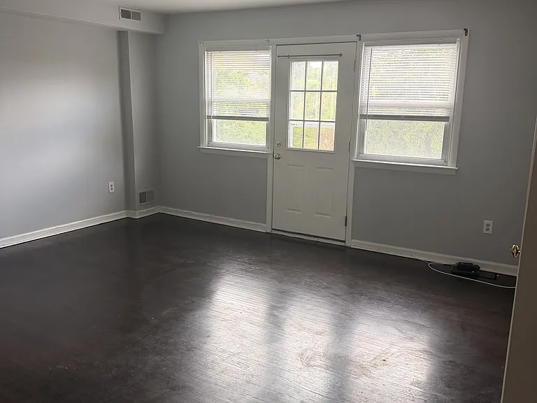 6901 Valley Ave #M5 — Photo 2