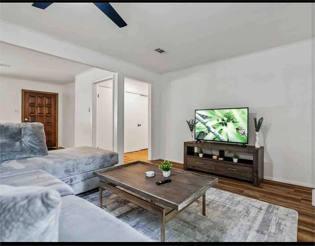 3 bed, 1926 sqft, $3,100 — Photo 1