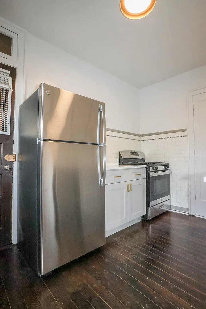 7443 N Claremont Ave — Photo 2