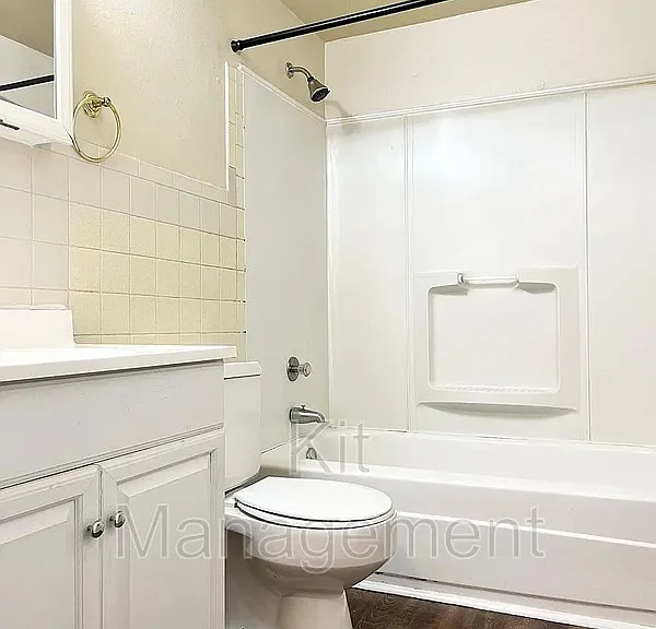 1919 W Alexis Rd — Photo 5