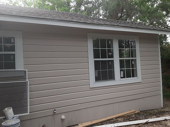 5th image of 610 E Avenue E