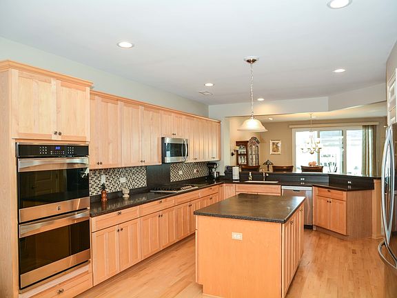 3rd image of 13535 Honeysuckle Dr
