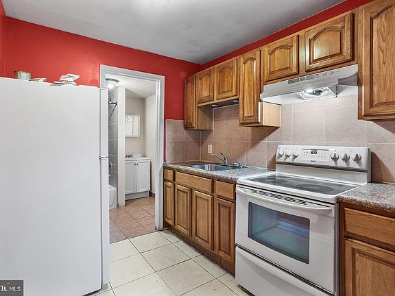 5th image of 1924 N Darien St