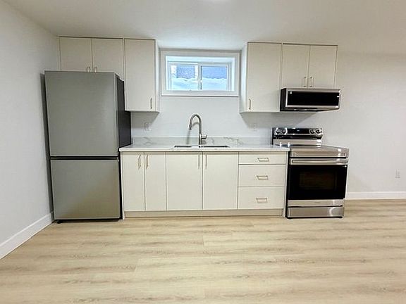 4th image of 293 Glebemount Ave
