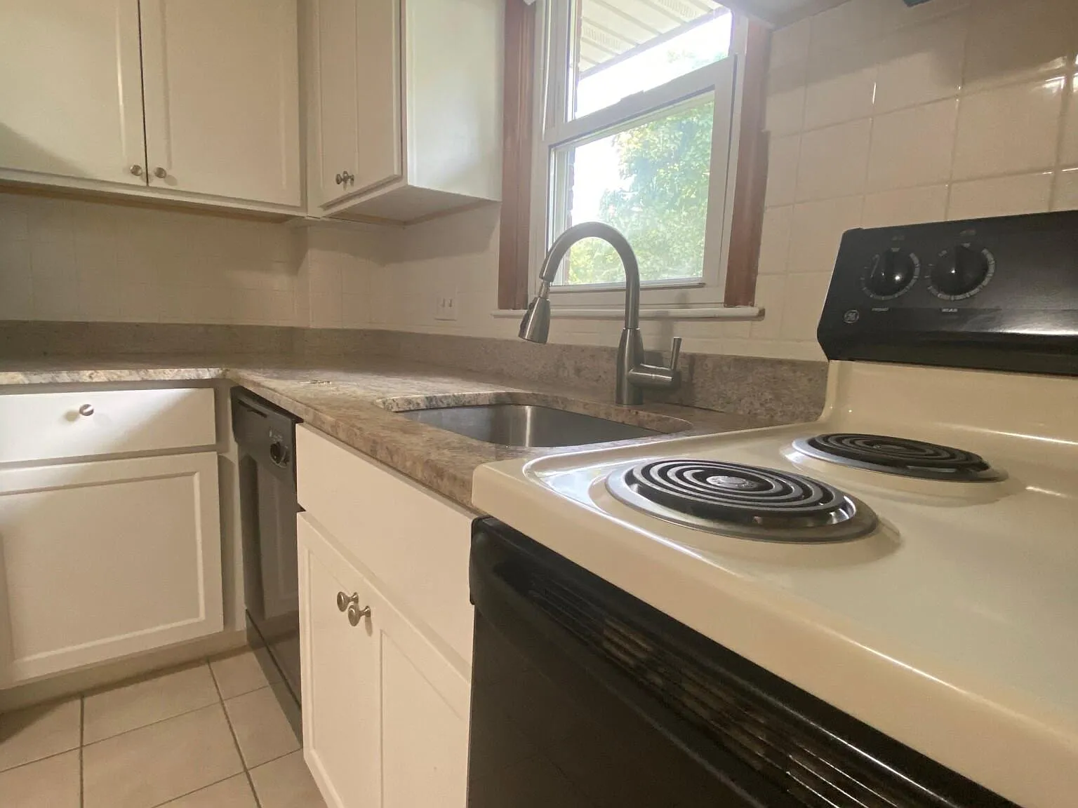 1 bed, 100 sqft, $1,895 — Photo 3