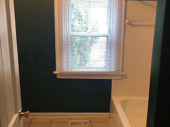 4th image of 947 Dennison Ave