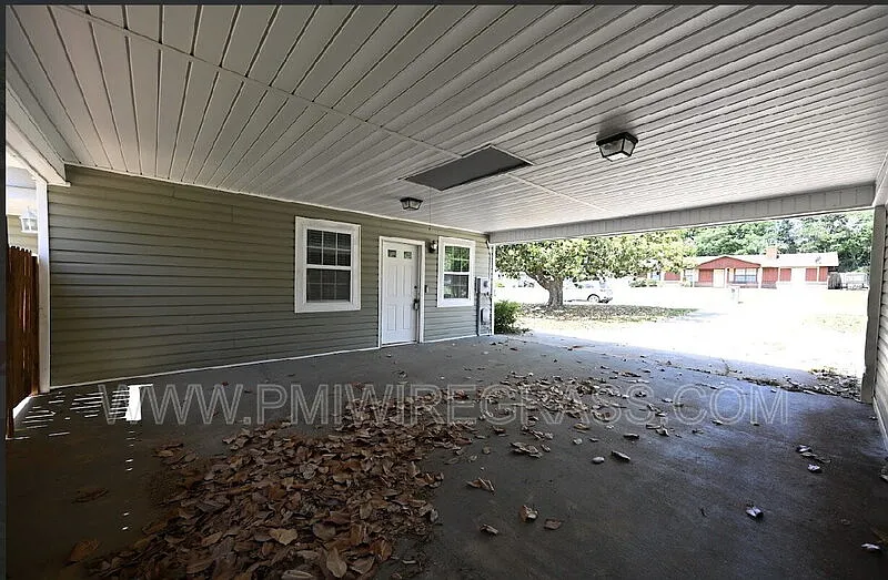 3 bed, 2.0 bath, 2038 sqft, $1,700 — Photo 3