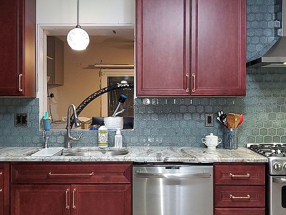 4th image of 2057 Dawn Dr