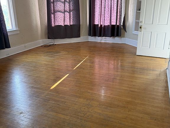 4th image of 626 N Center St APT 3