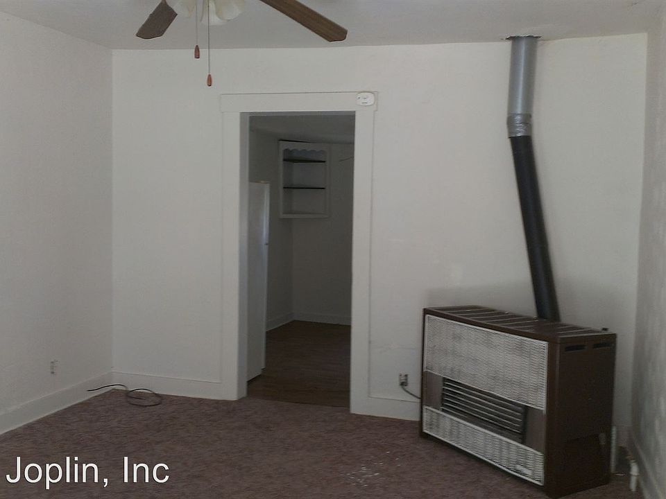 2nd image of 2635 E 5th St