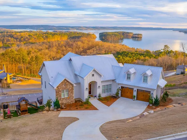 1182 Fall Creek Dr, Guntersville, AL 35976