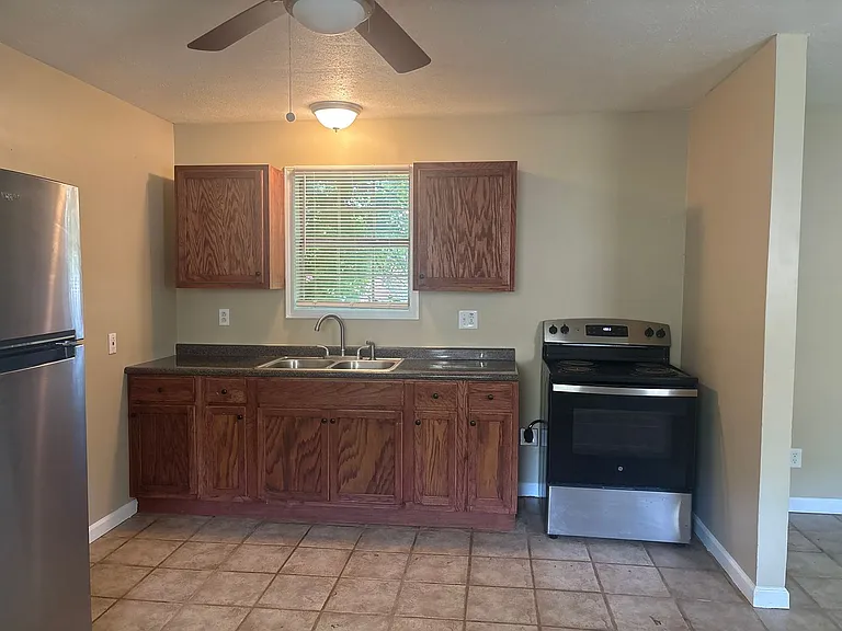 392 E Main St — Photo 2