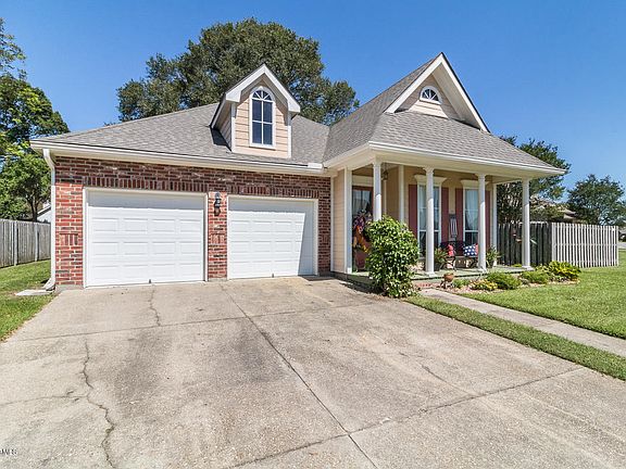 3rd image of 202 Lakeshore Dr