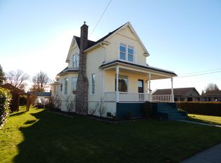 321 3rd St, Sumas, WA 98295