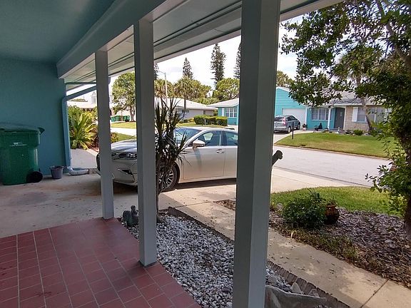 4th image of 223 Emerald Dr N