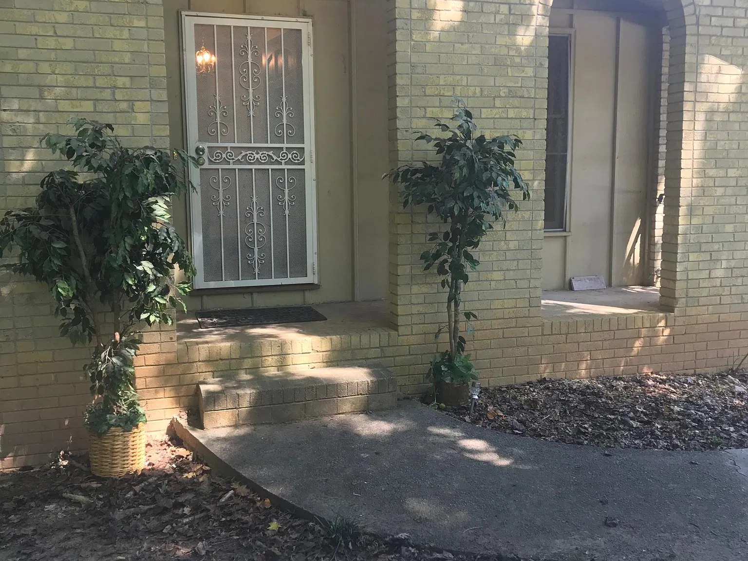 5 bed, $2,050 — Photo 2