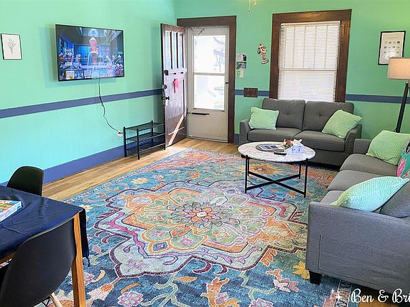 3. 257 N Elizabeth, Living Room