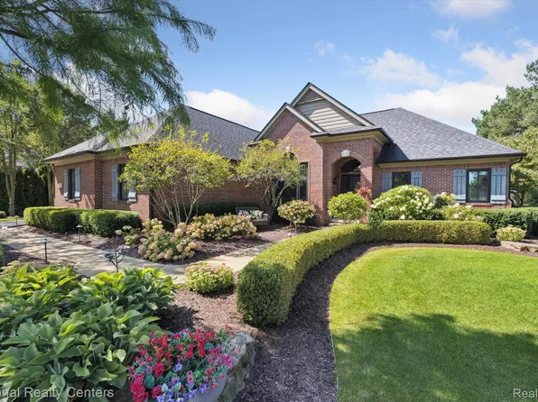 730 Berwick Ct, Highland, MI 48357