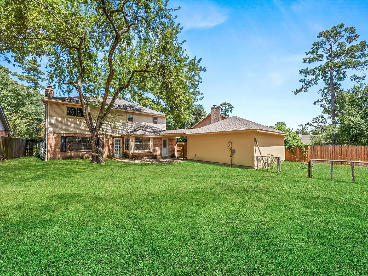 4 bed, 2.5 bath, 2262 sqft, $2,500 — Photo 3