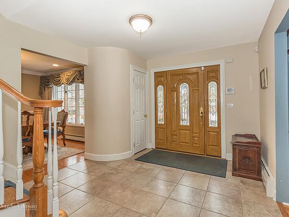 3rd image of 12 Willow Ln