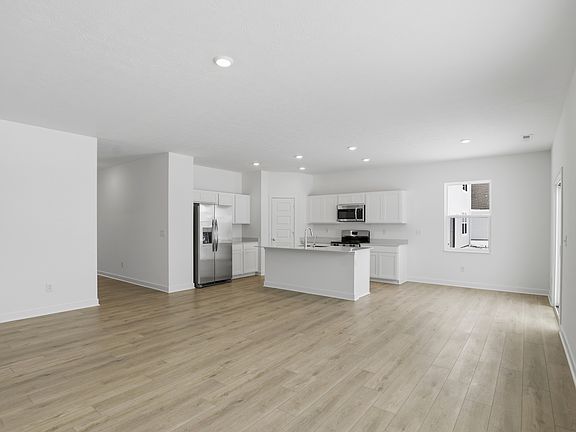 4th image of 2404 Dillon Dr