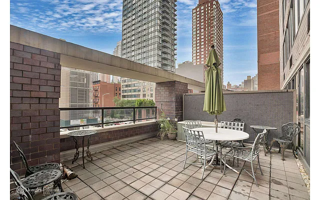 Rented by Douglas Elliman | media 24