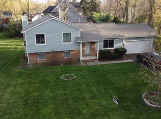 9137 Lyniss Dr, Commerce Township, MI 48390