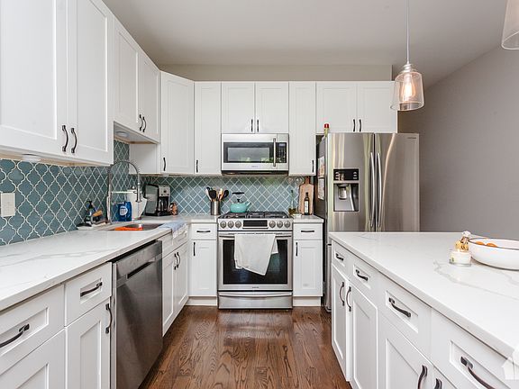 2nd image of 857 W Wrightwood Ave #2