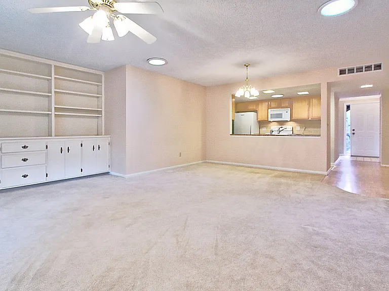 854 York Ave — Photo 8