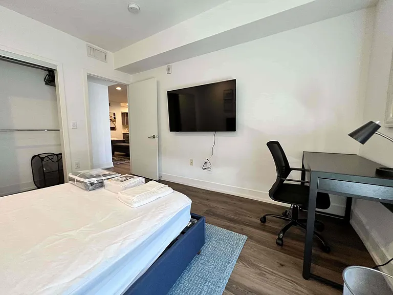 812 N Hudson Ave — Photo 5