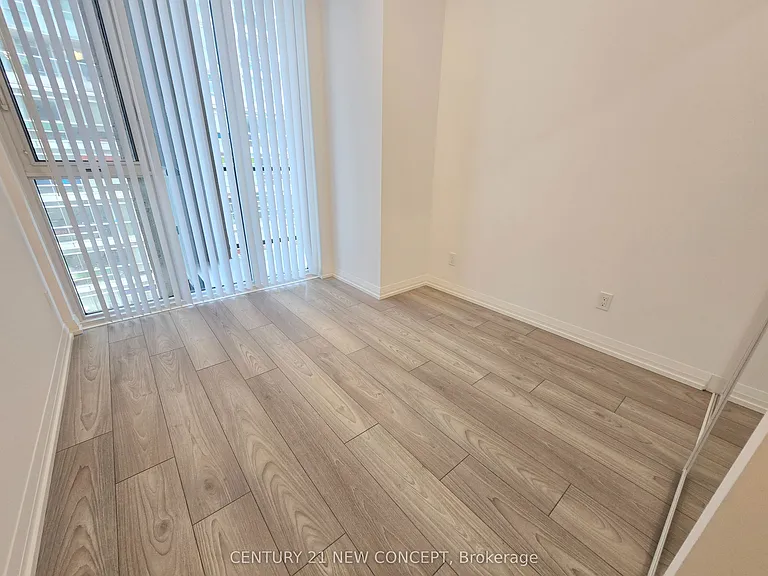 400 King St W #712 — Photo 7
