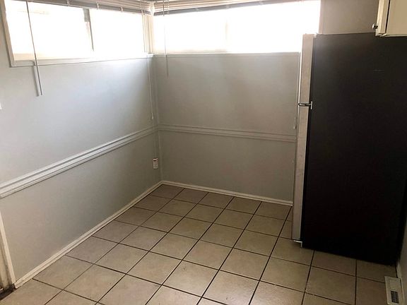 4th image of 1332 E Zenith Ave